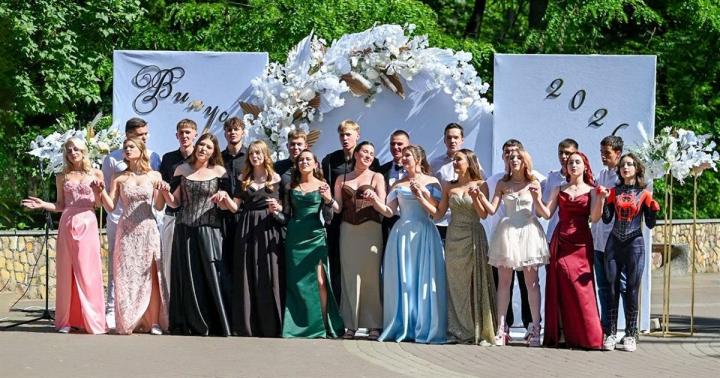 Золотий фонд Кагарличчини - 2026: 18 випускників 11-х класів отримали свідоцтва з відзнакою