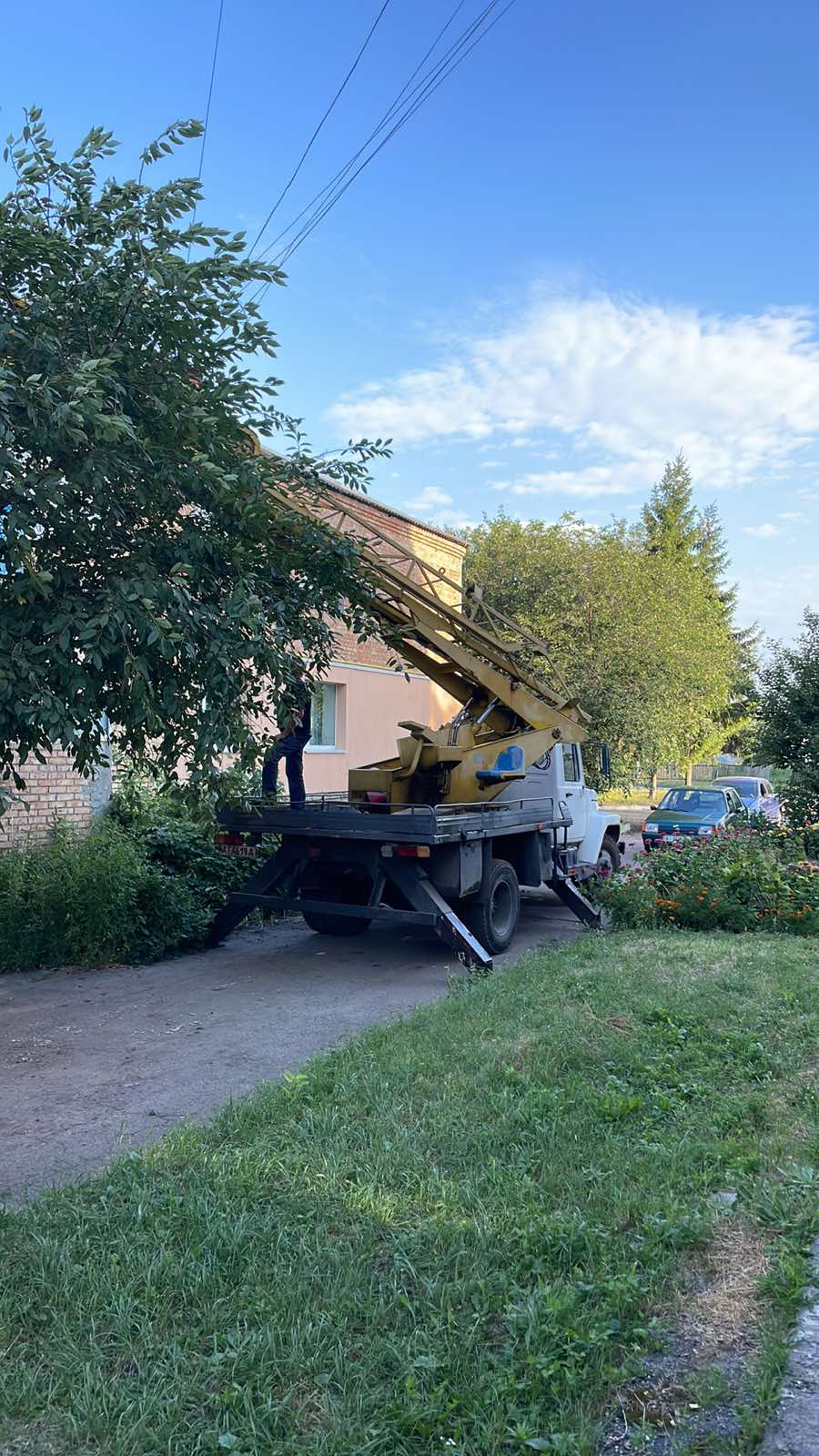 ПРАЦЮЄМО НАД ВІДНОВЛЕННЯМ