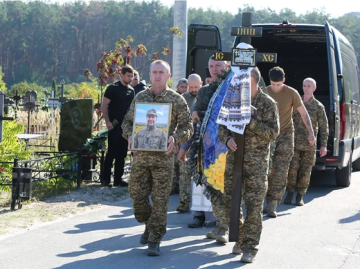 Тримав оборону на найгарячіших напрямках: в Ірпені попрощалися з воїном Віталієм Широкоступом