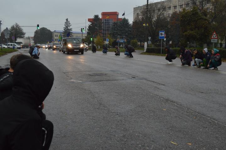 НАДТО РАНО ОБІРВАЛОСЯ ЖИТТЯ: У ЛИПОВЦІ ПОХОВАЛИ ВЕТЕРАНА ВІЙНИ, ВОЛОНТЕРА ЄВГЕНІЯ АНІЩЕНКА