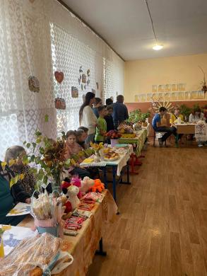 Ярмарок «Розфарбуй осінь» у Шубівській гімназії