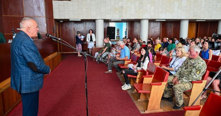 У Кагарлику до Дня Конституції вшанували Героїв та відзначили військових і ветеранів