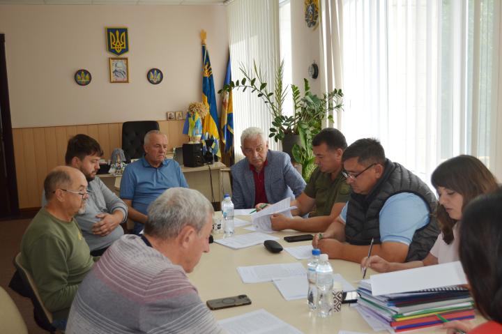 НА ЗАСІДАННІ ЗЕМЕЛЬНОЇ КОМІСІЇ