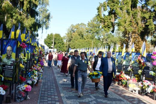 ПАМ’ЯТЬ, ЩО ПАЛАЄ СВІЧЕЮ