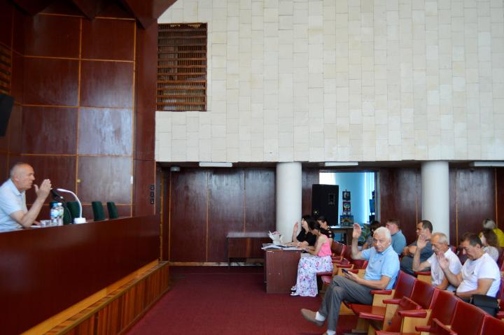 ПРАЦЮЄ ВИКОНКОМ МІСЬКОЇ РАДИ