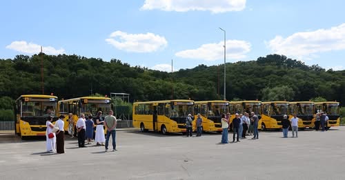 Шкільні автобуси для 10 громад Київщини