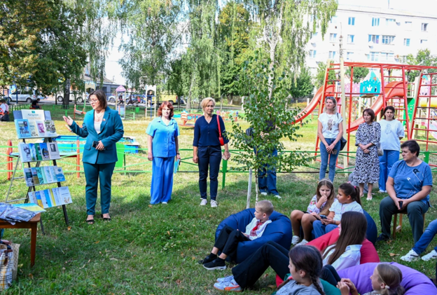 Лілія Литвин презентує виставку книг місцевих авторів