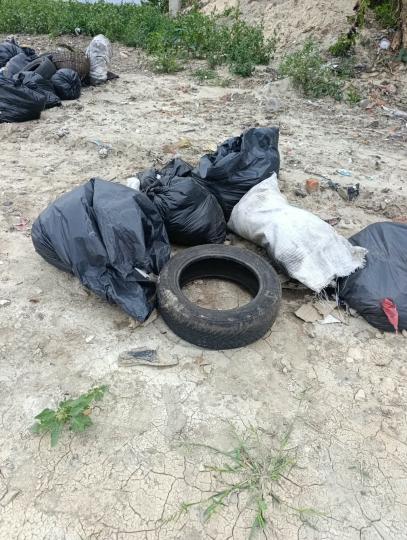 Хтось уже встиг завезти своє сміття