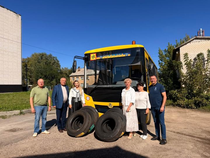 Комплект зимових шин для шкільного автобуса Кагарлицького ліцею №3