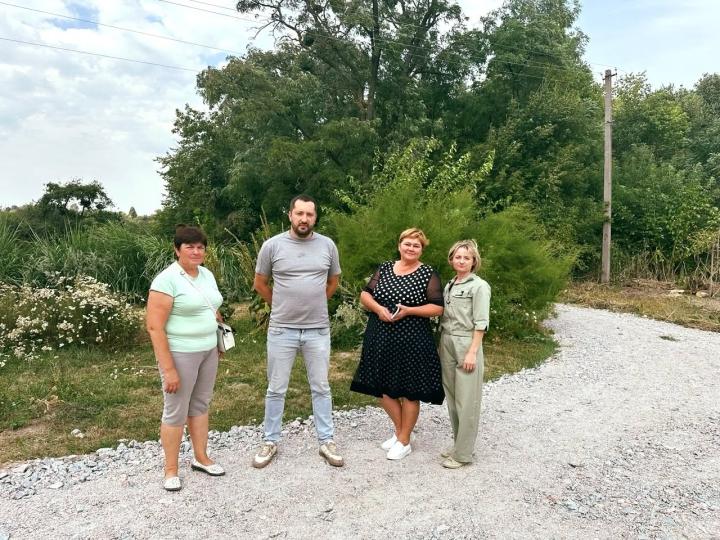 Актив села з представником ТОВ ДАН-ФАРМ УКРАЇНА