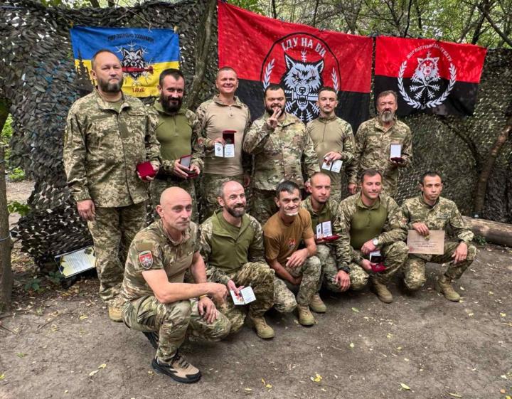 Григорій Миколенко серед нагороджених побратимів