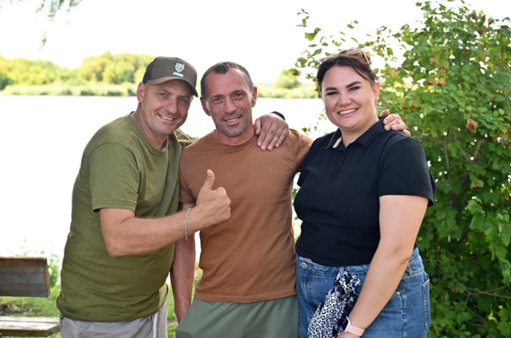 Заходом задоволені! Учасники змагань ветерани Анатолій Єрмолін і Олександр Мозговий із ведучою Анастасією Мацібурою