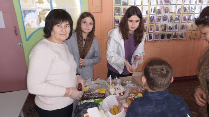 Благодійний ярмарок у Буртівській гімназії