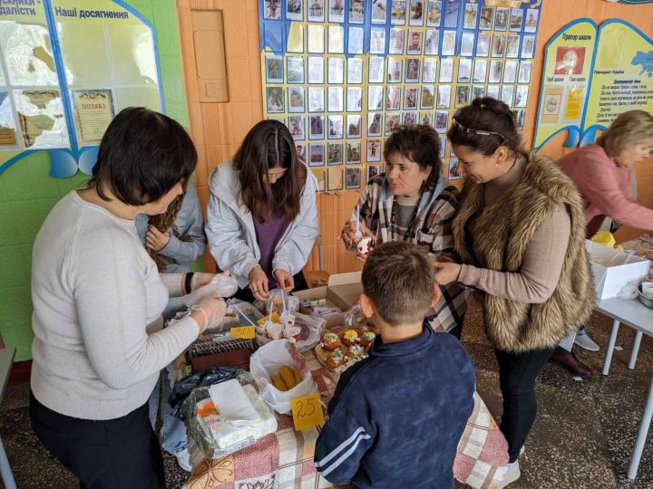 Благодійний ярмарок у Буртівській гімназії