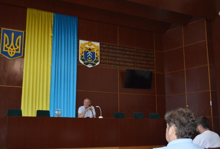 Кагарлицький міський голова Олександр Панюта веде засідання оперативного штабу