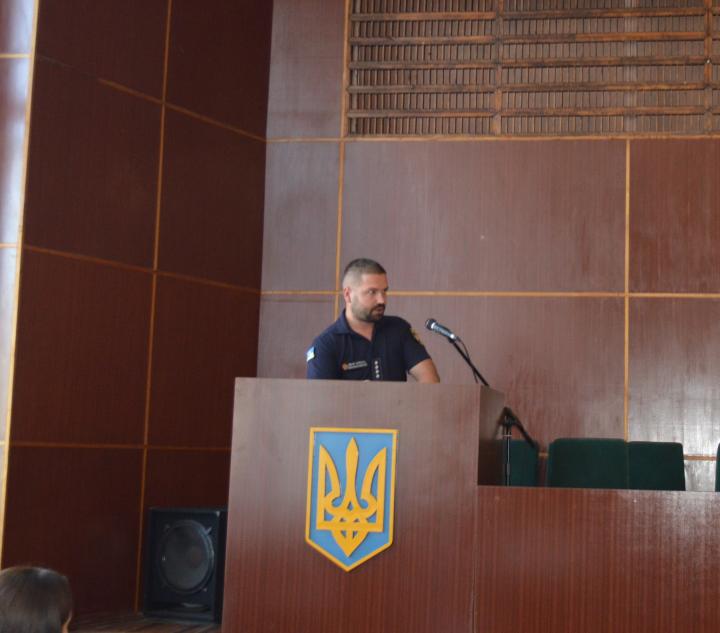 Виступає представник пожежно-рятувальної служби