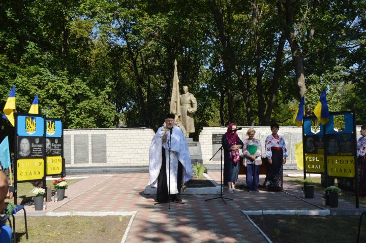 Важливою частиною заходу стало освячення Алеї Слави та панахида за полеглими воїнами, яку провів настоятель храму Святих Іоакима і Анни отець Уар Перетятько
