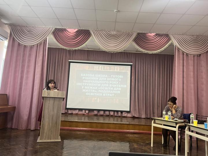 Виступає директор КЗ КМР «Ставівська гімназія» Людмила Анкуца 