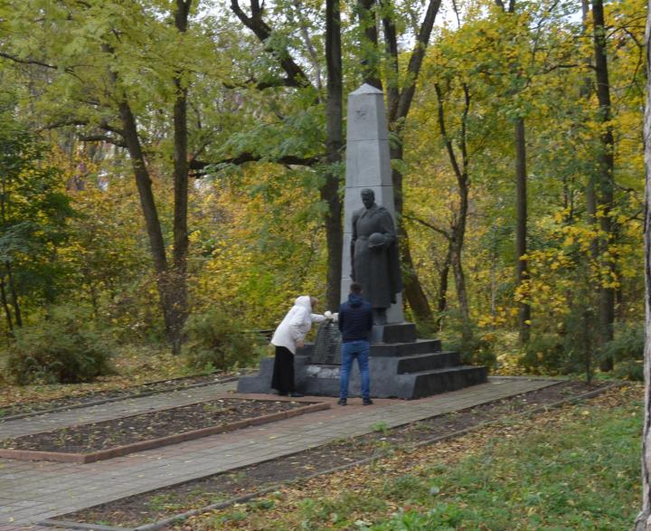 Покладання квітів до Меморіалу Слави в Кагарлицькому парку