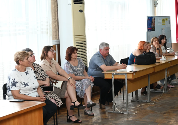 Учасники презентації виставки \