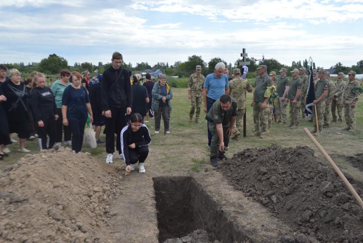 У Ставах провели в останню путь воїна Владислава Третяка